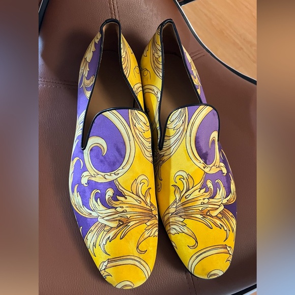 Versace made in Italy size 42.5/43. Cut half size bigger. - Picture 5 of 6